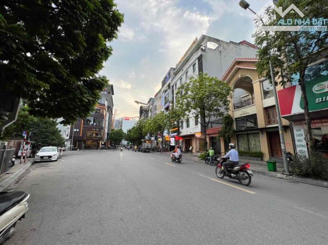 CHÍNH CHỦ BÁN BIỆT THỰ SỐ 18 MẶT PHỐ TRƯƠNG CÔNG GIAI. 138M2, 3 TẦNG, MT 10.5M. GIÁ 92 TỶ