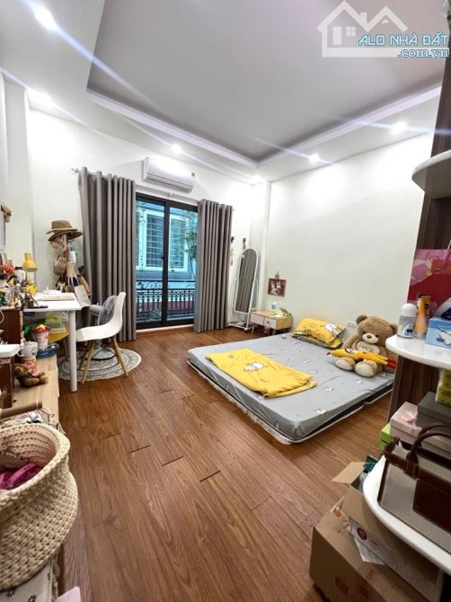 MỄ TRÌ HẠ - NHÀ ĐẸP - FULL NỘI THẤT - Ô TÔ ĐỖ CỬA - 42m2 - VỊ TRÍ ĐẸP - CHỈ 12 TỶ - 2