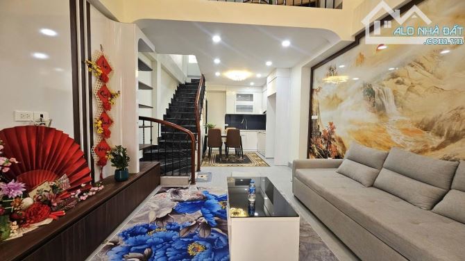 BÁN NHÀ 4T ĐẸP LONG LANH MT RỘNG 5.7M X40M2 X10 TỶ 30M Ô TÔ TRÁNH PHỐ LẠC LONG QUÂN TÂY HỒ