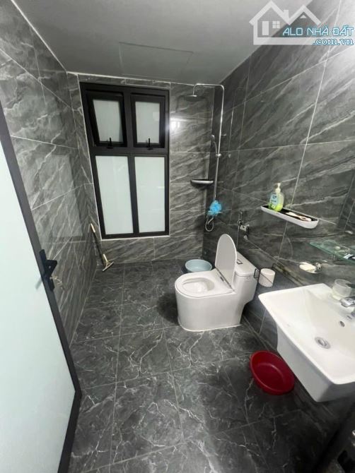 HÀNG KÍN TÔN ĐỨC THẮNG 38M 5 TẦNG, LÔ GÓC, NGÕ THÔNG GẦN PHỐ, 8 TỶ - 2