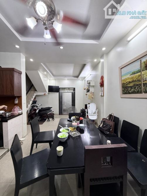 BÁN GẤP NHÀ CHÍNH CHỦ PHỐ TRẦN HƯNG ĐẠO HOÀN KIẾM 55M 4 TẦNG HƠN 19 TỶ OTO 10M