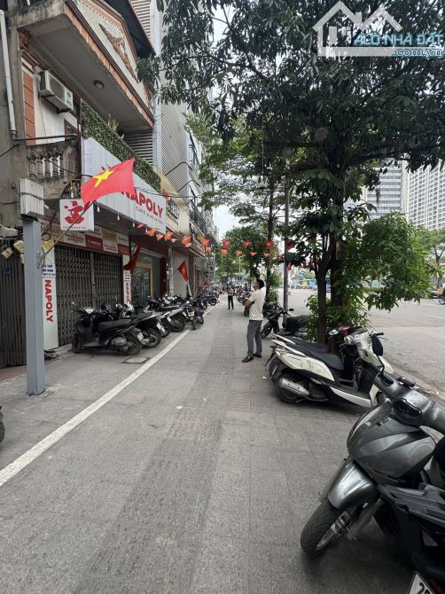 Mặt phố Thái Thịnh - 40m2 MT 5.2m - lô góc vỉa hè thênh thang 6 tầng - KD đỉnh - 2x tỷ - 2