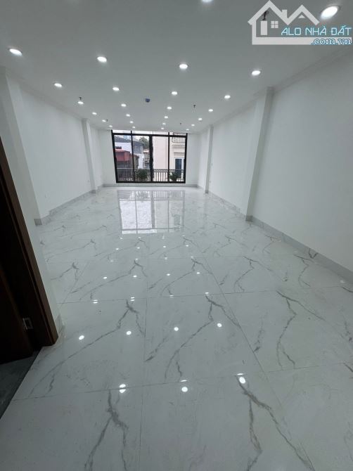 Mặt phố Thái Thịnh - 40m2 MT 5.2m - lô góc vỉa hè thênh thang 6 tầng - KD đỉnh - 2x tỷ - 3