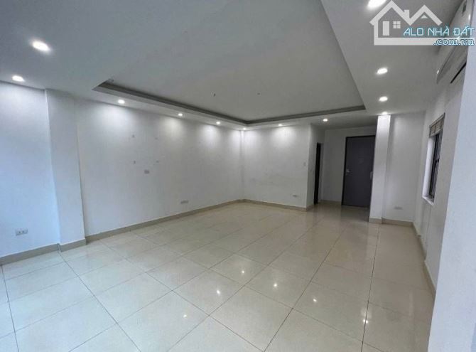 Mặt phố Thái Thịnh - 40m2 MT 5.2m - lô góc vỉa hè thênh thang 6 tầng - KD đỉnh - 2x tỷ - 5