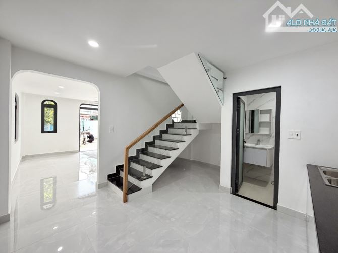 NGUYỄN THIỆN THUẬT, BÌNH THẠNH - 66M2 (4.5x14) - 2 TẦNG MỚI - 3 PN - ĐƯỜNG TRƯỚC NHÀ 8M - 1