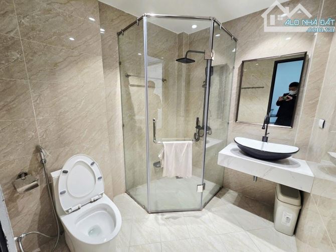 Chính chủ cần bán Rất gấp 30m2 x 5 tầng ngõ 67 Văn Cao giá 7.7 tỷ. Cực gấp!