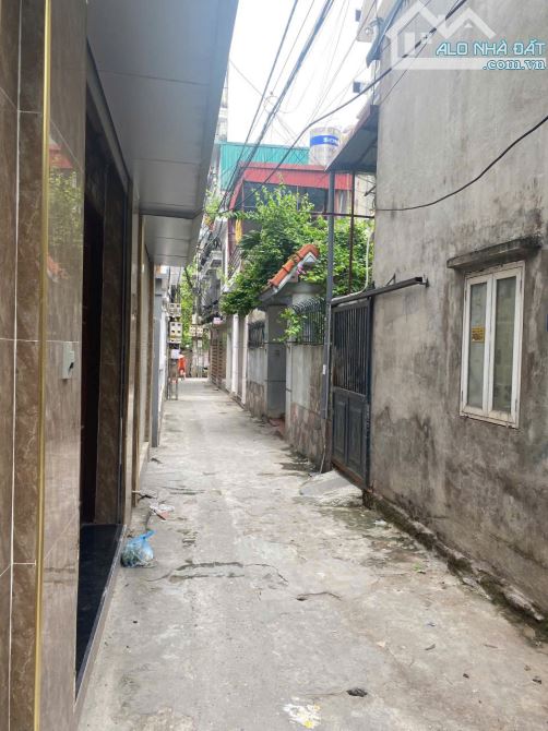 Cho thuê nhà ngách 2/73 Tổ 4 Bằng B Hoàng Liệt, Hoàng Mai,DT 24m x 5 tầng 8tr5 - 2