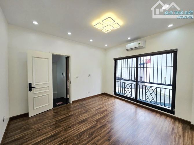 Chính chủ cần bán Rất gấp 30m2 x 5 tầng ngõ 67 Văn Cao giá 7.7 tỷ. Cực gấp!