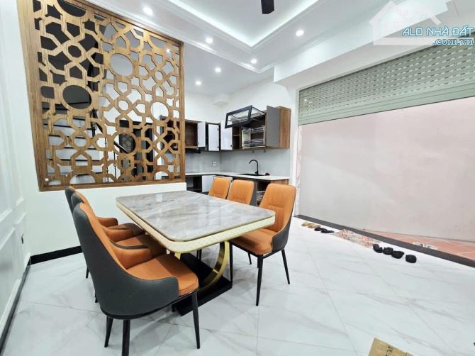 Chính chủ cần bán Rất gấp 30m2 x 5 tầng ngõ 67 Văn Cao giá 7.7 tỷ. Cực gấp!