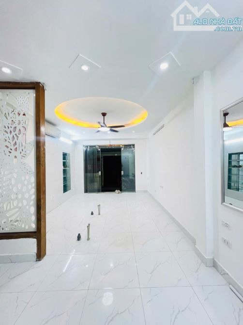 Bán gấp nhà mới 5 tầng lô góc thoáng, ngõ thông kinh doanh phố Phạm Văn Đồng 35M*2 5T giá