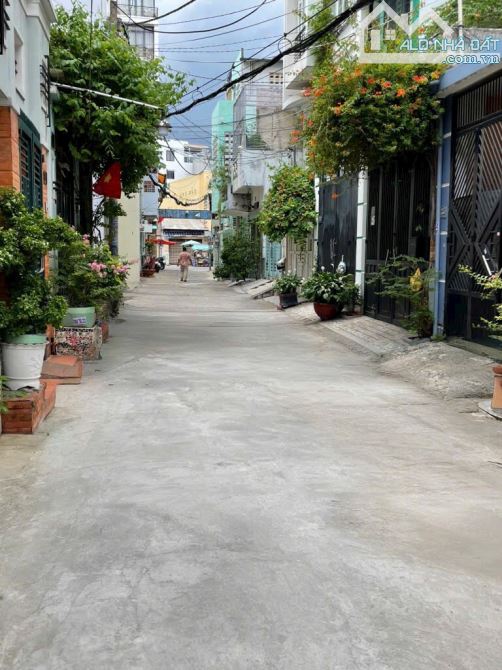 Bán nhà Phú Nhuận-Hẻm ô tô-Giáp Q1-Sát MT Thích Quảng Đức-P4-78m2-4x20-4tầng-5PN - 1