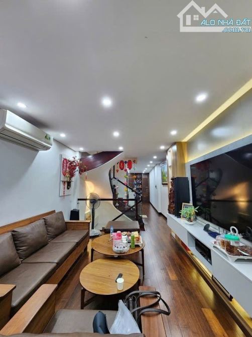 BÁN NHÀ ĐỘI CẤN BA ĐÌNH DT 42 M 5 T NHỈNH 14TỶ NHÀ DÂY XÂY GẦN PHỐ VỊ TRÍ HIẾM CÓ