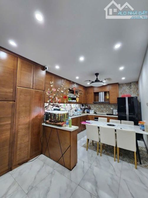 BÁN NHÀ ĐỘI CẤN BA ĐÌNH DT 42 M 5 T NHỈNH 14TỶ NHÀ DÂY XÂY GẦN PHỐ VỊ TRÍ HIẾM CÓ