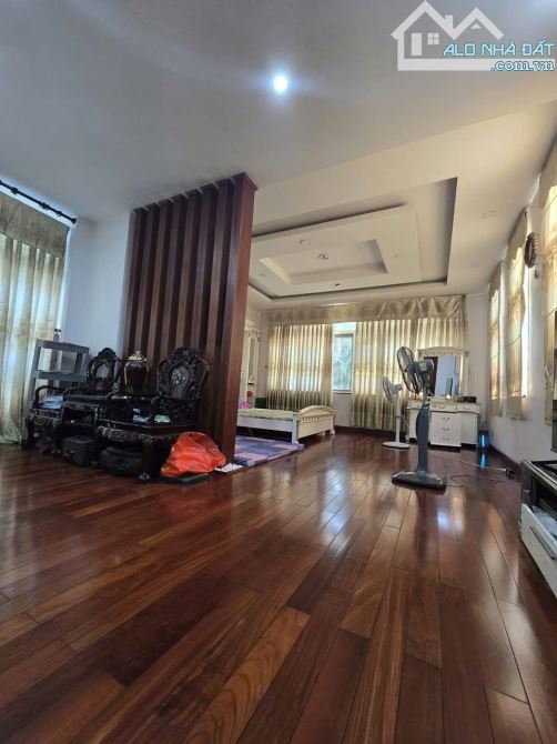 CHỦ BÁN GẤP BIỆT THỰ 122/25 PHỔ QUANG, Q.PHÚ NHUẬN, DT:14X20M , GIÁ 60 TỶ