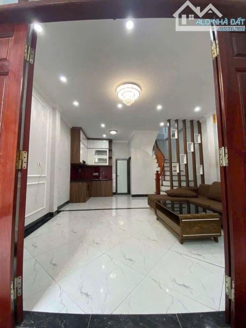NHÀ NGÃ TƯ NHỔN!  Ô TÔ  VÀO TẬN CỬA - LÔ GÓC 3 THOÁNG - NHÀ CỰC ĐẸP - 4PN, FULL NỘI THẤT,