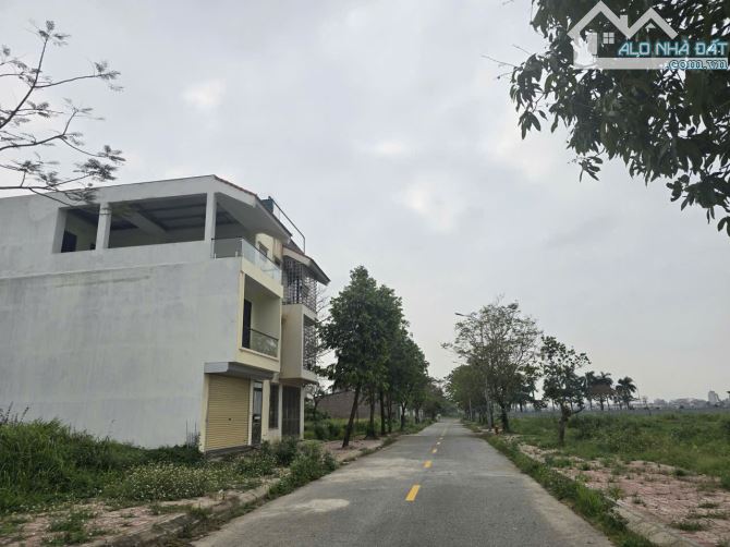 Bán lô viglacera Yên phong trục chính dự án nhìn sân tenis. giá đầu tư. DT 84m2 MT 6m