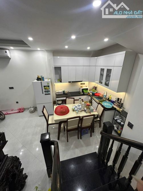 Bán Nhà Hoa Bằng, 30m2, 3 Ngủ Khép Kín Giếng Trời Cực Thoáng, 9 Tỷ, Siêu Đẹp!