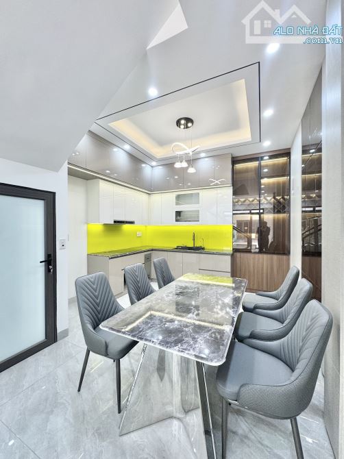 Nhà 5 tầng 40m2 mới tinh tđc Xi Măng Sở Dầu Hồng Bàng chỉ 4,85 tỷ đường 11m ô tô đỗ - 2