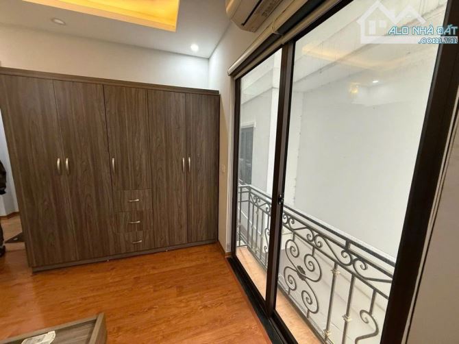 NHÀ NGÃ TƯ NHỔN!  Ô TÔ  VÀO TẬN CỬA - LÔ GÓC 3 THOÁNG - NHÀ CỰC ĐẸP - 4PN, FULL NỘI THẤT, - 2