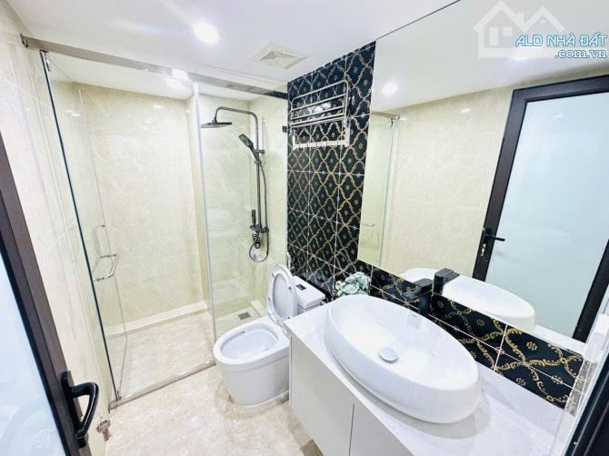 Bán nhà mặt tiền khủng phố cầu giấy 45m2 2 mặt thoáng ngõ siêu rộng