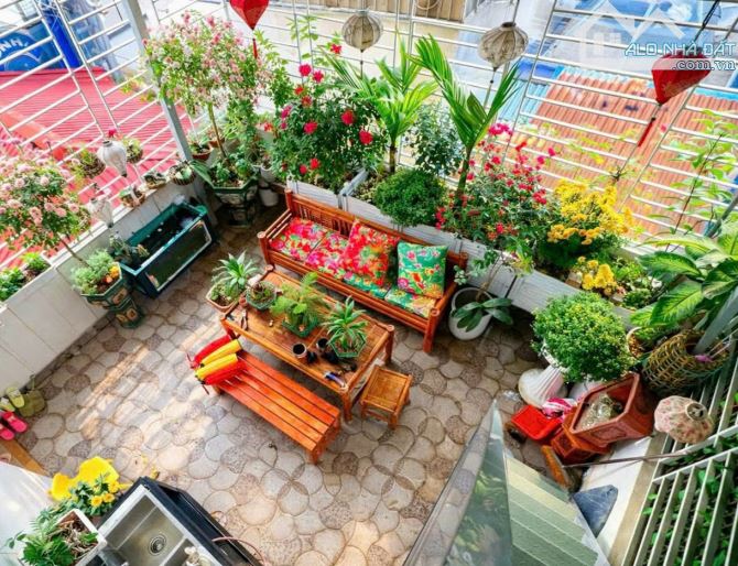 Nhà đẹp Trấn Vũ - hồ Trúc Bạch, Ba Đình cổ, lô góc 3 tầng, an sinh cực tốt.