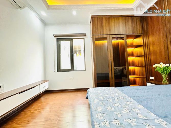 Bán nhà mặt tiền khủng phố cầu giấy 45m2 2 mặt thoáng ngõ siêu rộng