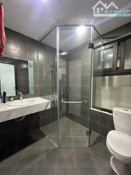 Bán Nhà Hoa Bằng, 30m2, 3 Ngủ Khép Kín Giếng Trời Cực Thoáng, 9 Tỷ, Siêu Đẹp!