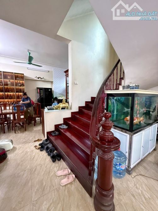 CHÍNH CHỦ BÁN NHÀLẠC LONG QUÂN – 100m² – 5 TẦNG – MT 7M – LÔ GÓC – Ô TÔ – 42.5 TỶ |