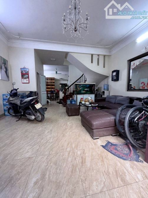 CHÍNH CHỦ BÁN NHÀLẠC LONG QUÂN – 100m² – 5 TẦNG – MT 7M – LÔ GÓC – Ô TÔ – 42.5 TỶ |