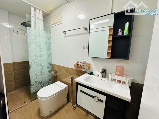 Lô Góc , Kinh Doanh , Vị Trí Vip , Trung Tâm Cầu Giấy , 5 Tầng , 16.5 Tỷ