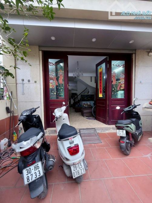 CHÍNH CHỦ BÁN NHÀLẠC LONG QUÂN – 100m² – 5 TẦNG – MT 7M – LÔ GÓC – Ô TÔ – 42.5 TỶ |