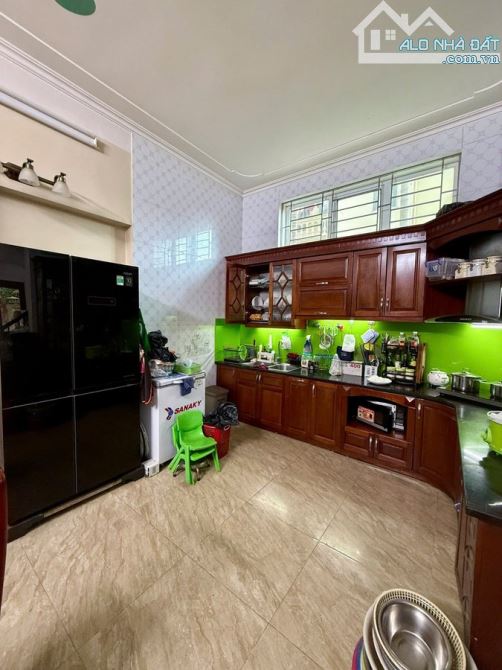 CHÍNH CHỦ BÁN NHÀLẠC LONG QUÂN – 100m² – 5 TẦNG – MT 7M – LÔ GÓC – Ô TÔ – 42.5 TỶ |