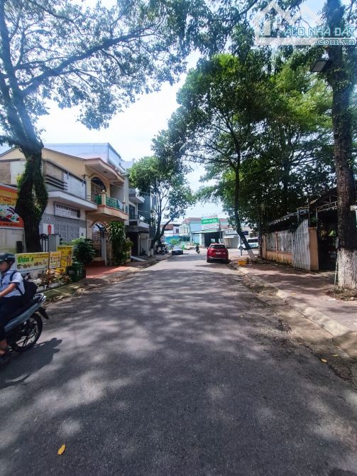 Bán lô đất 120m2 Mặt tiền Trung Tâm Dương Đông Phú Quốc giá 1,76 tỷ thương lượng