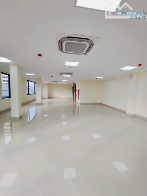 BÁN GẤP TÒA VĂN PHÒNG LÔ GÓC MẶT ĐƯỜNG PHẠM VĂN ĐỒNG, KINH DOANG 120TR/ THÁNG, GIÁ 70 TỶ - 1
