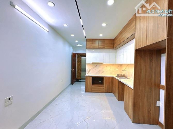 12.2 TỶ 35M 7 TẦNG THANG MÁY NHÀ MỚI Ở LUÔN ĐƯỜNG XUÂN THỦY CẦU GIẤY 3 BƯỚC RA Ô TÔ