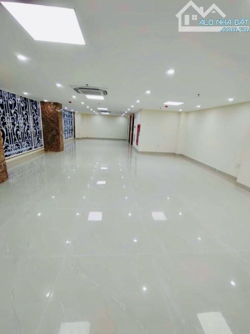 BÁN GẤP TÒA VĂN PHÒNG LÔ GÓC MẶT ĐƯỜNG PHẠM VĂN ĐỒNG, KINH DOANG 120TR/ THÁNG, GIÁ 70 TỶ - 2