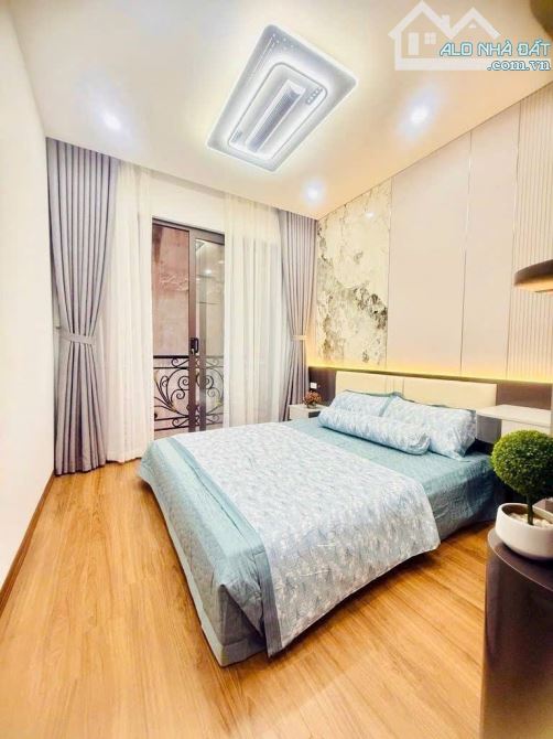 Chỉ 9,3 tỷ có nhà 36m2x5T, 5 ngủ, Phố La Thành, Ngọc Khánh- Làng xóm Vin Giảng Võ