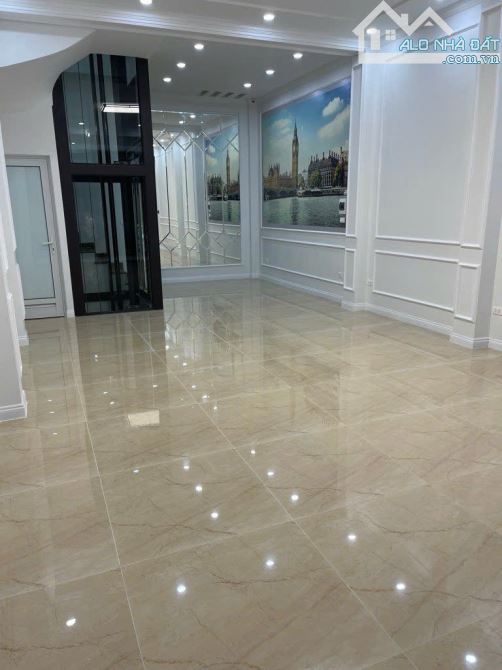 Bán nhà Nguyễn Bá Khoản. DT 35m2, 6 tầng, thông sàn, thang máy. Ngõ oto tránh. Giá 16.5 tỷ