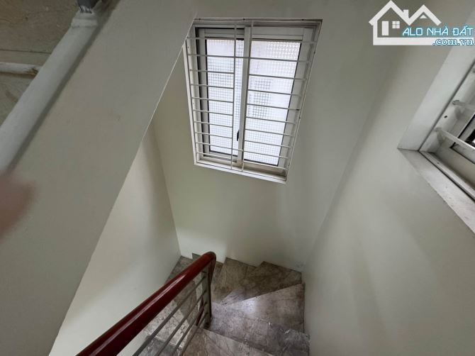 Chính chủ bán nhà mặt phố Lý Đạo Thành, Hoàn Kiếm 30 mét X 6 tầng, ô chờ thang máy 42 tỷ