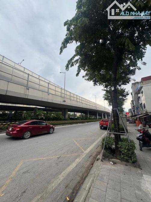 BÁN GẤP TÒA VĂN PHÒNG LÔ GÓC MẶT ĐƯỜNG PHẠM VĂN ĐỒNG, KINH DOANG 120TR/ THÁNG, GIÁ 70 TỶ - 3