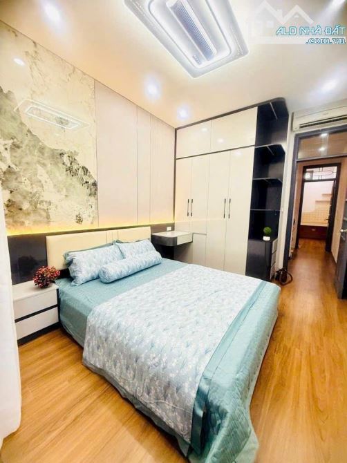 Chỉ 9,3 tỷ có nhà 36m2x5T, 5 ngủ, Phố La Thành, Ngọc Khánh- Làng xóm Vin Giảng Võ