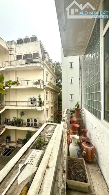 Phố Lý Nam Đế - mặt tiền bề thế - sát mặt phố - 2 thoáng vĩnh viễn - ô tô tránh