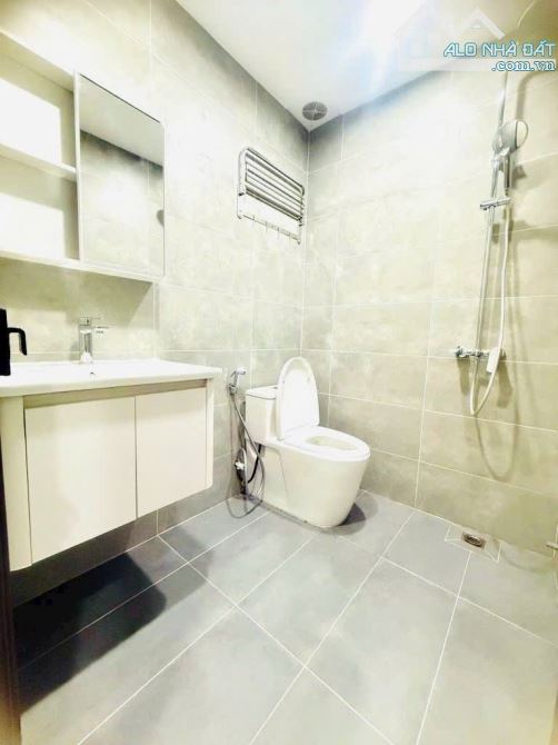 Chỉ 9,3 tỷ có nhà 36m2x5T, 5 ngủ, Phố La Thành, Ngọc Khánh- Làng xóm Vin Giảng Võ