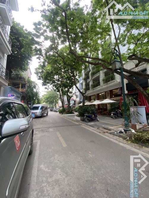 Chính chủ bán nhà mặt phố Lý Đạo Thành, Hoàn Kiếm 30 mét X 6 tầng, ô chờ thang máy 42 tỷ