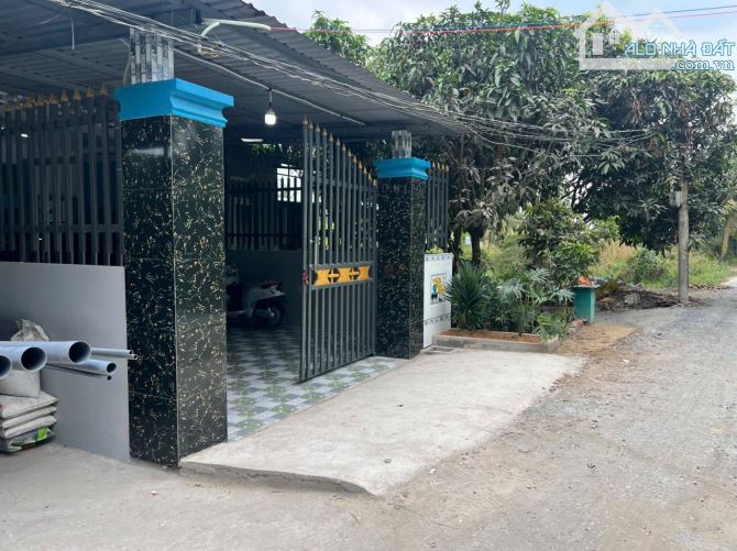 nhà cấp4 kiên cố 131m2 giá 1tỷ150 đường 🚗 view kênh Cá Ngựa cách nhựa ĐT816 tầm 400m