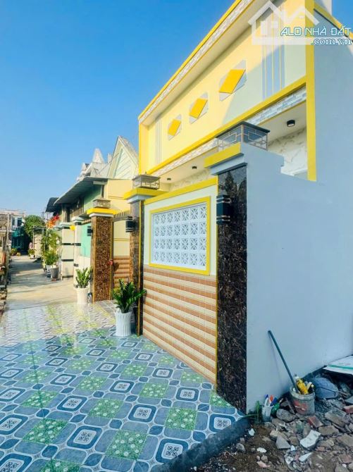 Nhà Cấp4 80m2/1tỷ350triệu nhà dân đông cách Nhựa Lôc Hậu tầm 200m Mỹ Lộc-Cần Giuộc
