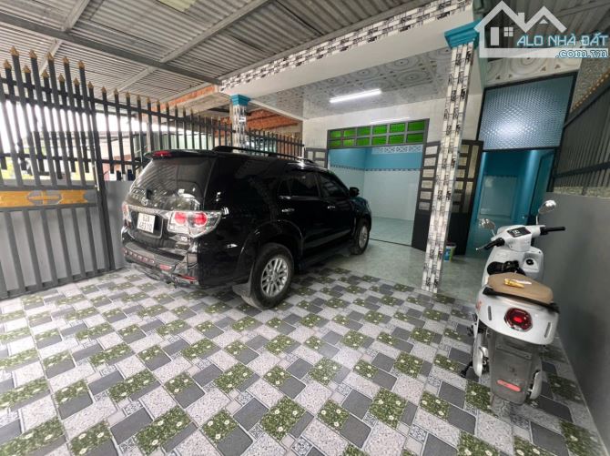 nhà cấp4 kiên cố 131m2 giá 1tỷ150 đường 🚗 view kênh Cá Ngựa cách nhựa ĐT816 tầm 400m - 1