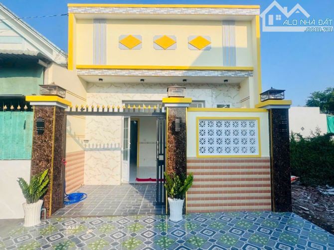 Nhà Cấp4 80m2/1tỷ350triệu nhà dân đông cách Nhựa Lôc Hậu tầm 200m Mỹ Lộc-Cần Giuộc - 1