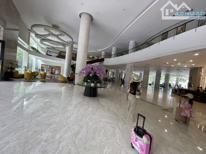 Bán Khách Sạn Mặt Phố Hàng Trống, 150m 9 tầng gần 50 Phòng Vip giá 118 tỷ