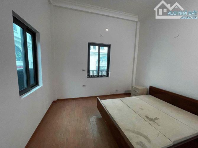 Cho thuê nhà Ngõ 2 Đại Từ, Phường Đại Kim, Quận Hoàng Mai, Hà Nội dt 40m2 x2.5 tầng 3Pn - 2